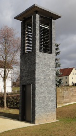 Glockenturm mit Schieferfassade