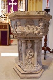 Taufstein von 1538 in der Pfarrkirche Weismain